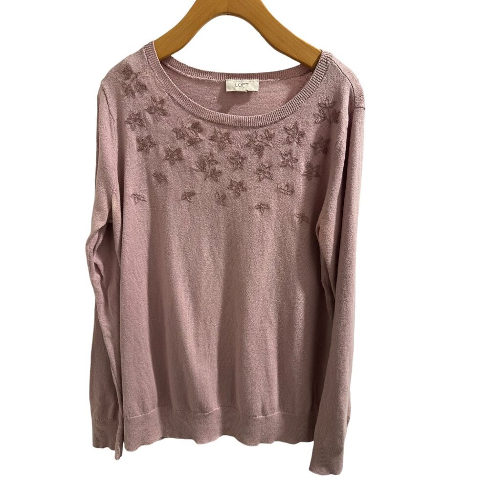 🍒 2/$20 🍒 Light Mauve Long Sleeve Sweater with Embroidered Flowers sz M